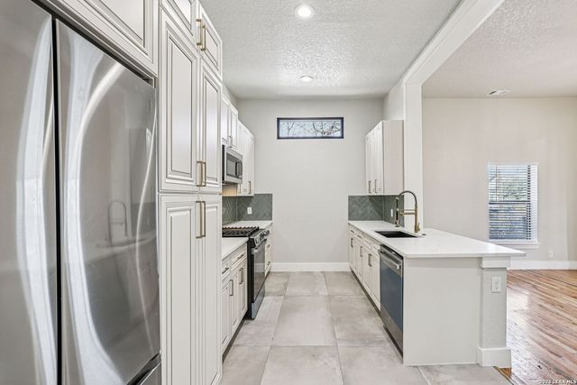 826 Dawson, San Antonio, TX 78202