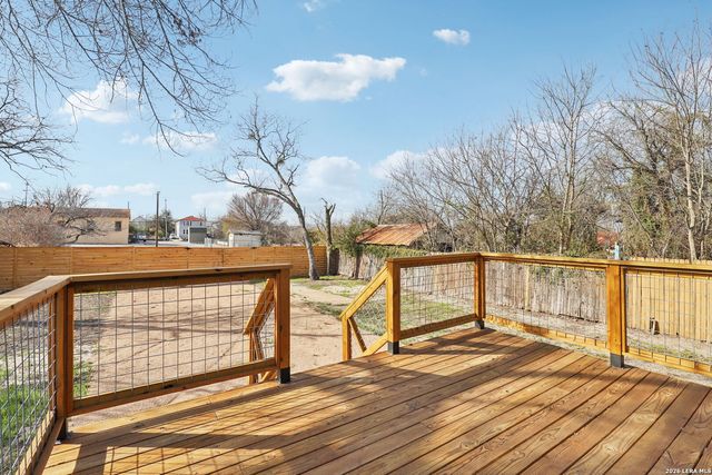 826 Dawson, San Antonio, TX 78202