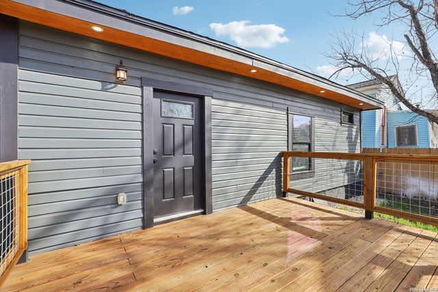 826 Dawson, San Antonio, TX 78202