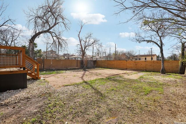 826 Dawson, San Antonio, TX 78202