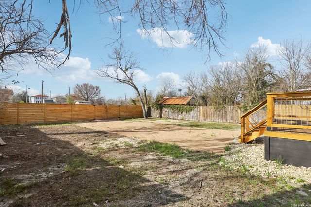 826 Dawson, San Antonio, TX 78202