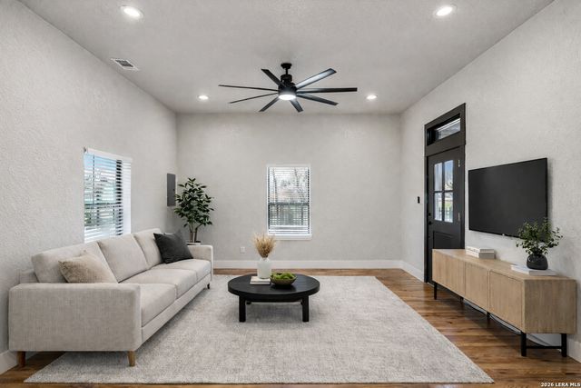 826 Dawson, San Antonio, TX 78202