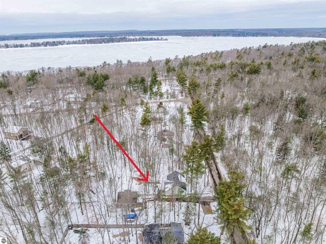 8868 Park Lane, Interlochen, MI 49643