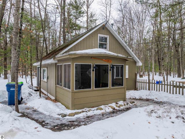 8868 Park Lane, Interlochen, MI 49643