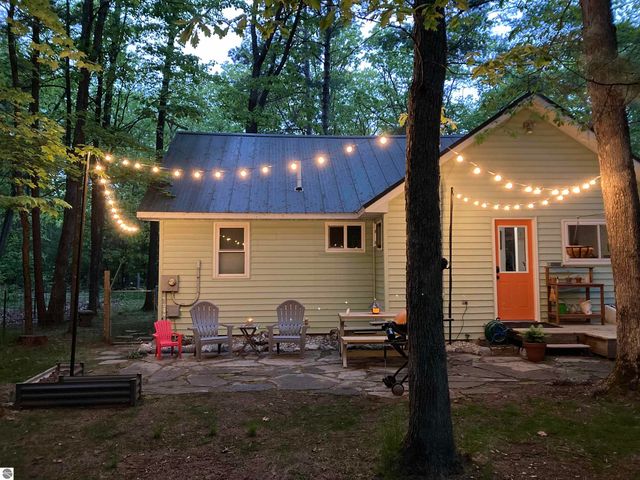 8868 Park Lane, Interlochen, MI 49643