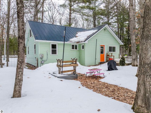 8868 Park Lane, Interlochen, MI 49643