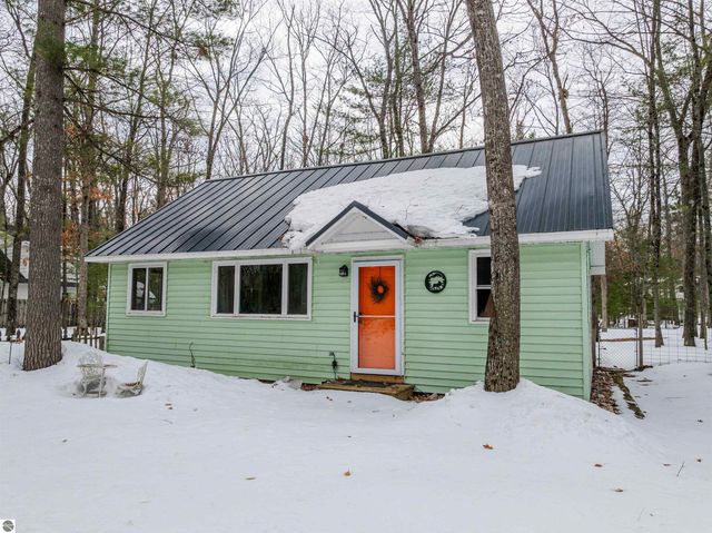 8868 Park Lane, Interlochen, MI 49643