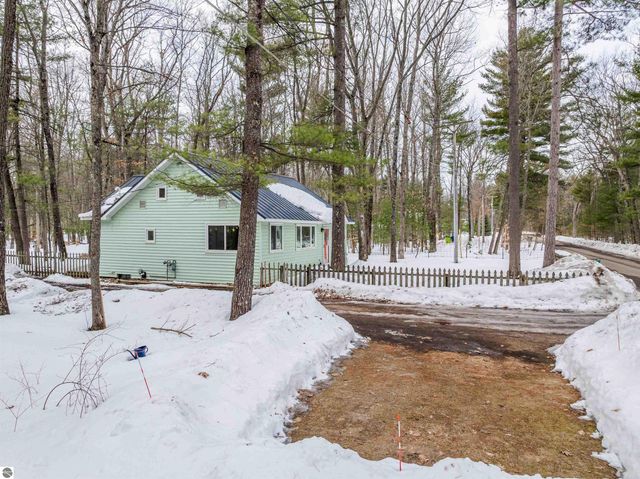 8868 Park Lane, Interlochen, MI 49643