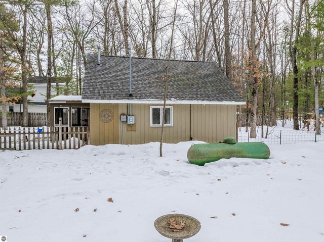 8868 Park Lane, Interlochen, MI 49643