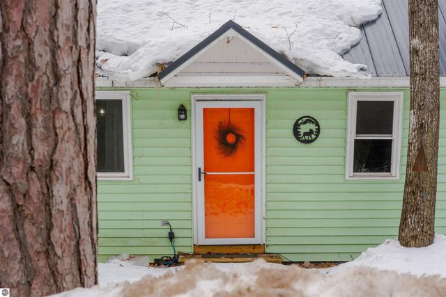 8868 Park Lane, Interlochen, MI 49643