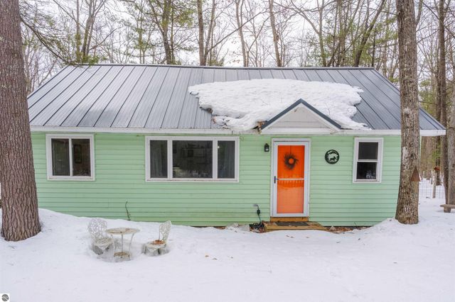 8868 Park Lane, Interlochen, MI 49643