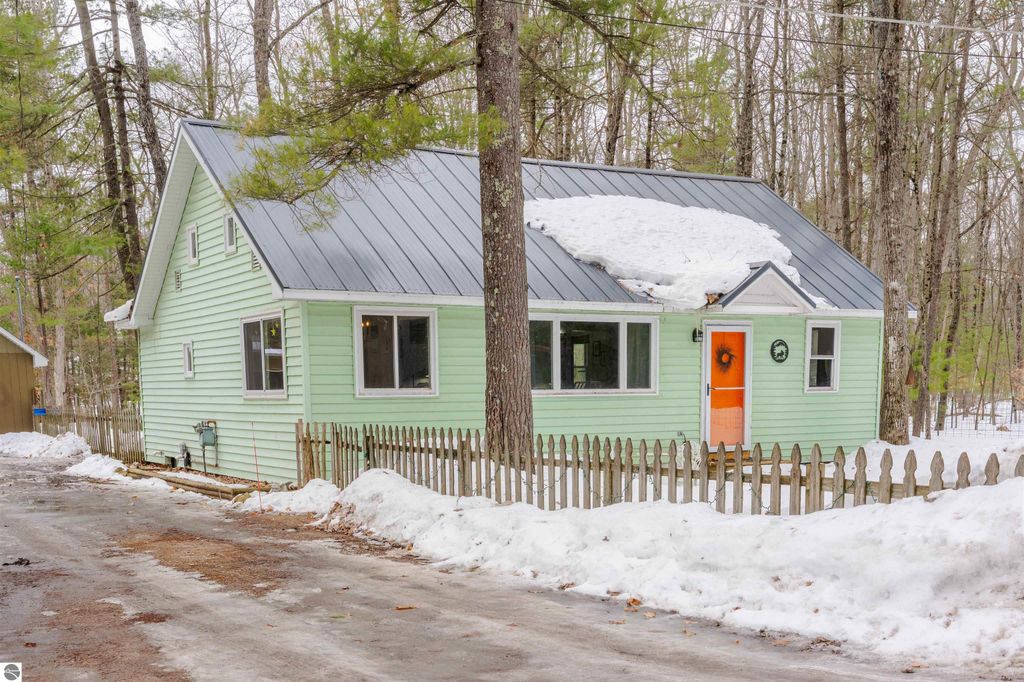 8868 Park Lane, Interlochen, MI 49643