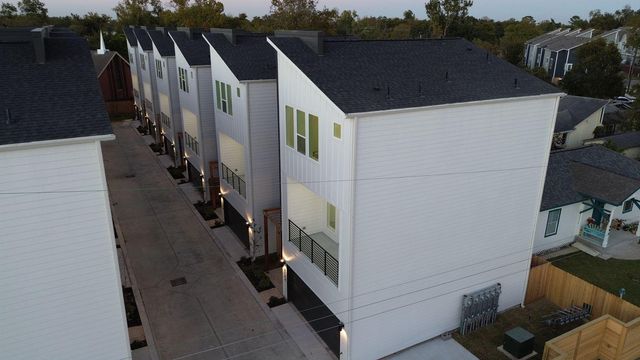 810 Elkhart Street D, Houston, TX 77091