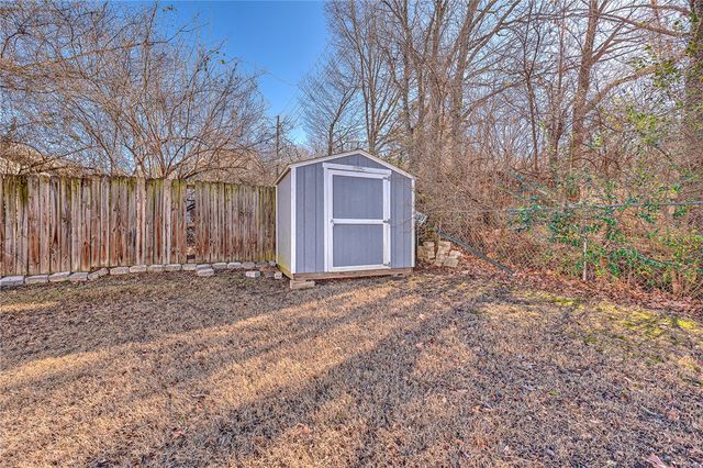 1925 S Custer Lane, Fayetteville, AR 72701