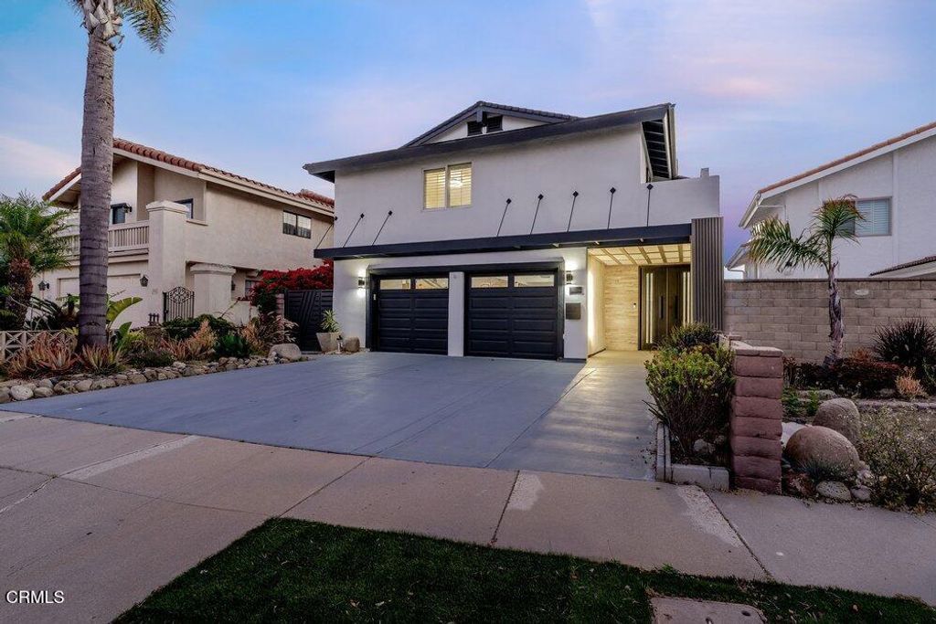 Image 1 of property listing at 2431 Victoria Avenue, Oxnard, CA 93035