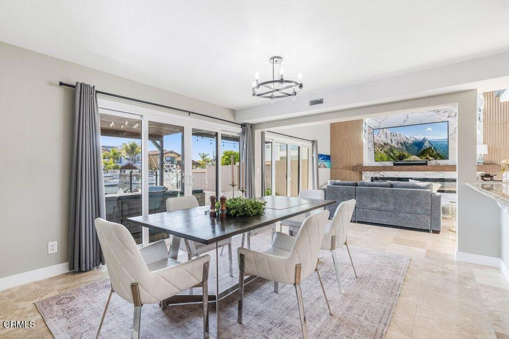 Image 15 of property listing at 2431 Victoria Avenue, Oxnard, CA 93035