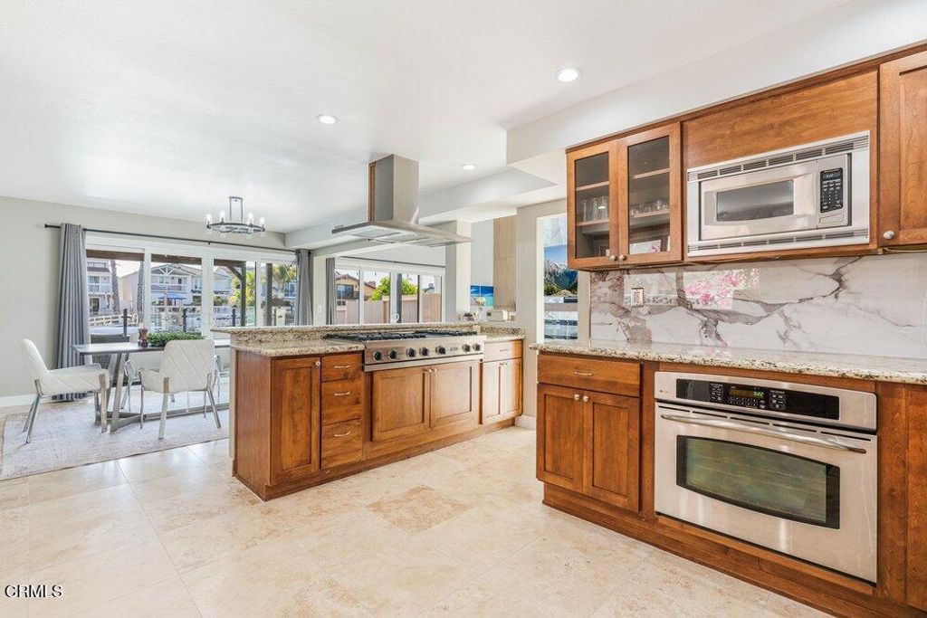 Image 19 of property listing at 2431 Victoria Avenue, Oxnard, CA 93035