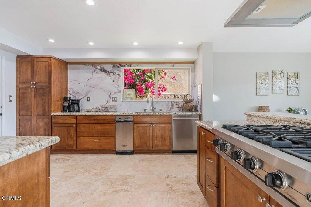 Image 23 of property listing at 2431 Victoria Avenue, Oxnard, CA 93035
