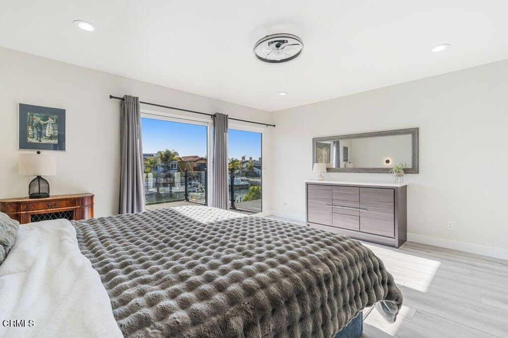 Image 25 of property listing at 2431 Victoria Avenue, Oxnard, CA 93035