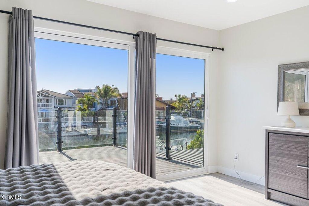 Image 26 of property listing at 2431 Victoria Avenue, Oxnard, CA 93035