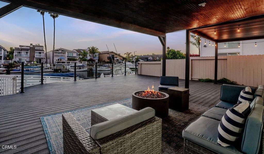 Image 3 of property listing at 2431 Victoria Avenue, Oxnard, CA 93035