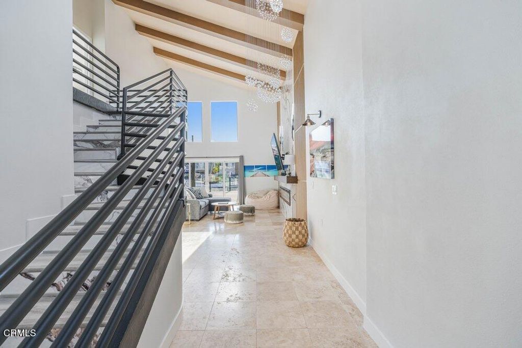 Image 6 of property listing at 2431 Victoria Avenue, Oxnard, CA 93035