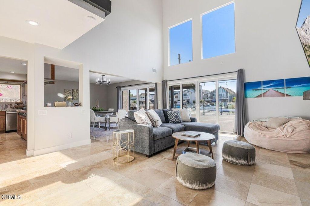 Image 9 of property listing at 2431 Victoria Avenue, Oxnard, CA 93035
