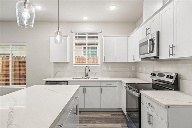 1415 Villa Way, Modesto, CA 95351