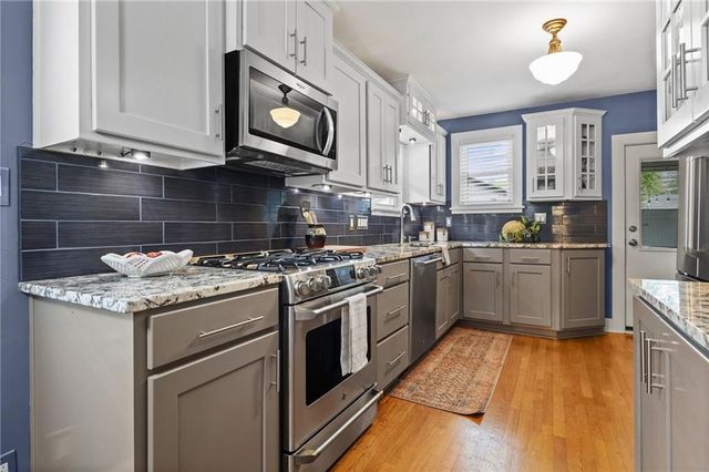 27 W 74th Street, Kansas City, MO 64114