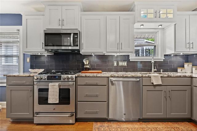 27 W 74th Street, Kansas City, MO 64114