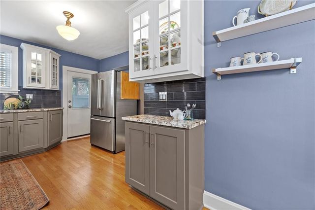 27 W 74th Street, Kansas City, MO 64114