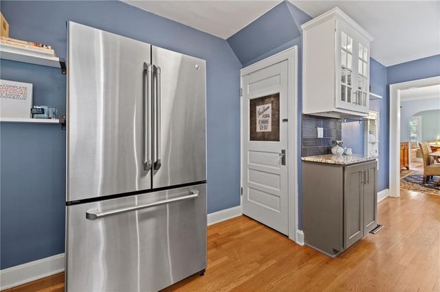 27 W 74th Street, Kansas City, MO 64114