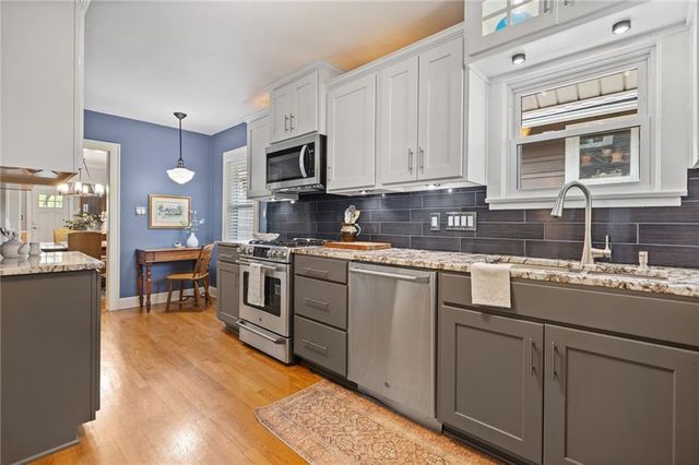 27 W 74th Street, Kansas City, MO 64114