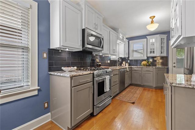 27 W 74th Street, Kansas City, MO 64114