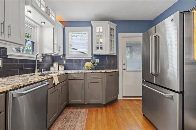 27 W 74th Street, Kansas City, MO 64114