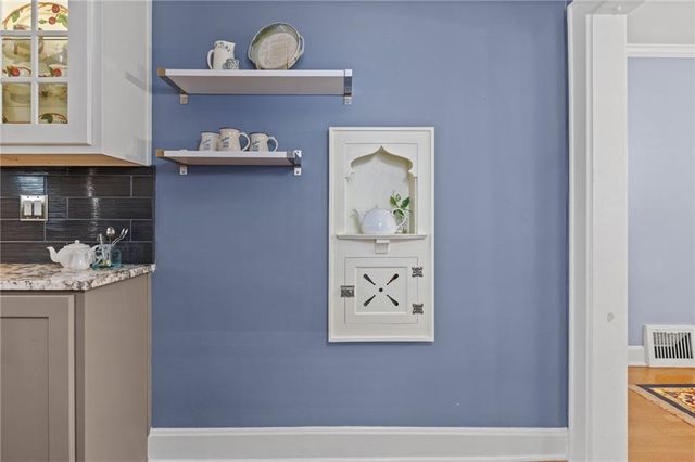 27 W 74th Street, Kansas City, MO 64114