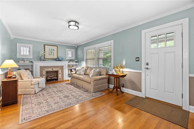 27 W 74th Street, Kansas City, MO 64114