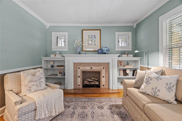 27 W 74th Street, Kansas City, MO 64114