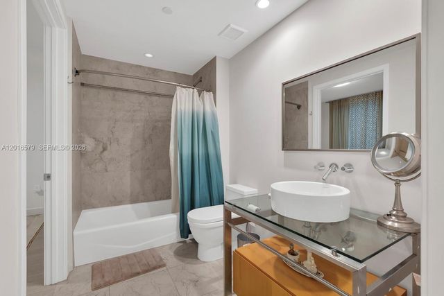 6000 Collins Ave 129, Miami Beach, FL 33140
