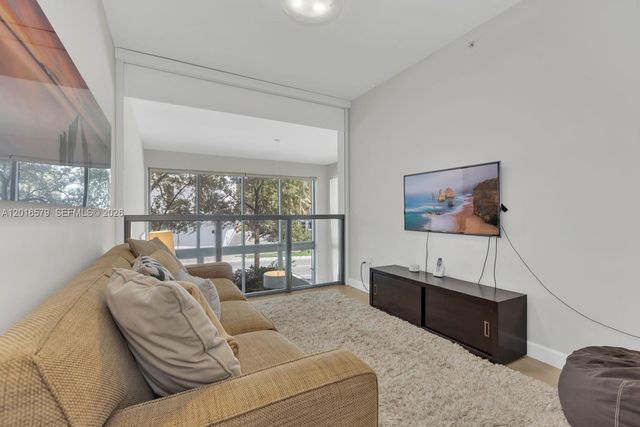 6000 Collins Ave 129, Miami Beach, FL 33140