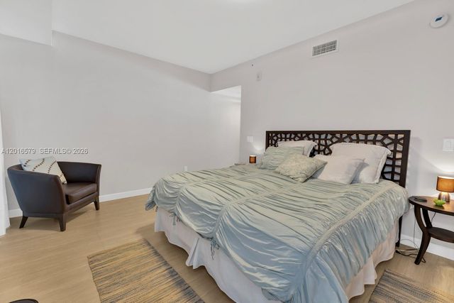 6000 Collins Ave 129, Miami Beach, FL 33140