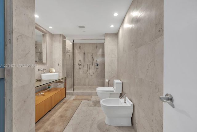 6000 Collins Ave 129, Miami Beach, FL 33140