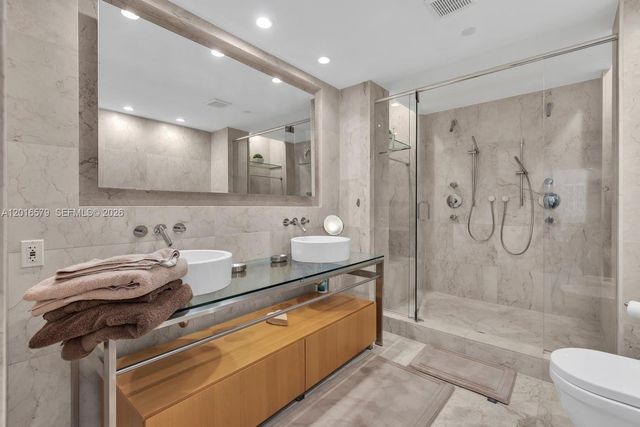 6000 Collins Ave 129, Miami Beach, FL 33140