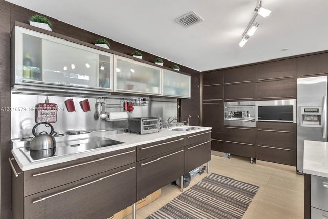 6000 Collins Ave 129, Miami Beach, FL 33140