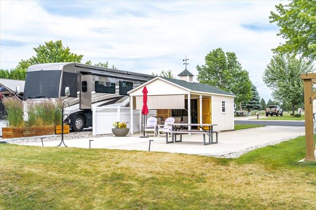 1205 N Country Club Dr, Deer Park, WA 99006