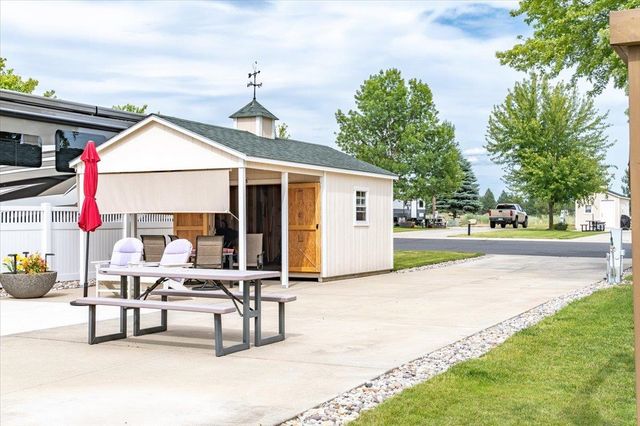 1205 N Country Club Dr, Deer Park, WA 99006