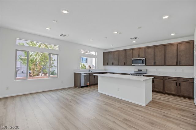 10027 Cooper Mountain Street, Las Vegas, NV 89141