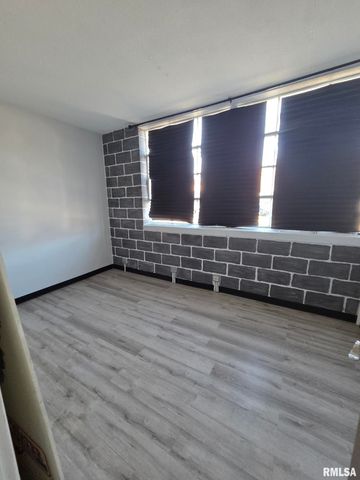 819 ISABEL BLOOM Way, Davenport, IA 52803