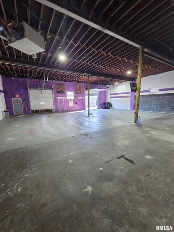 819 ISABEL BLOOM Way, Davenport, IA 52803