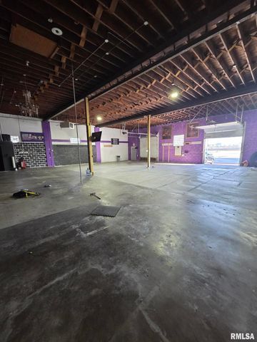 819 ISABEL BLOOM Way, Davenport, IA 52803